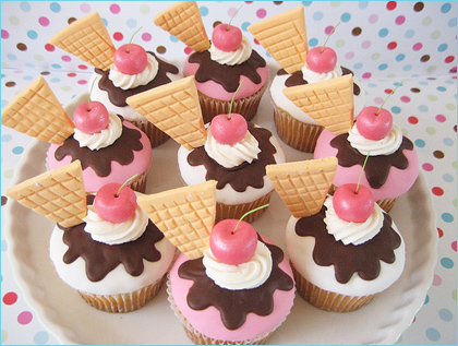 http://upperwebside.files.wordpress.com/2009/03/hellonaomi_icecream_cupcakes.jpg